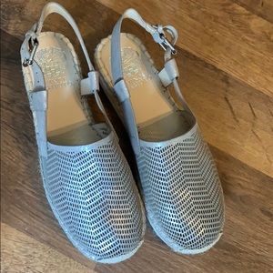 Like new super cute Vince camuto sandals